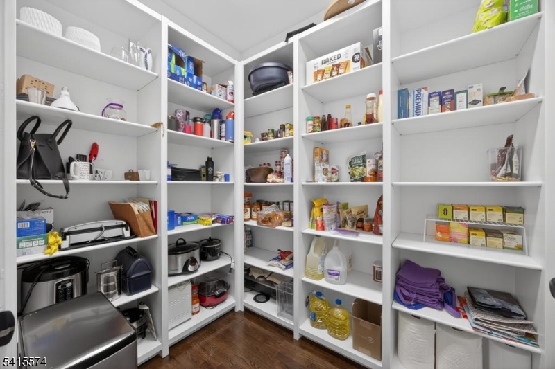 STONE HEDGE MANOR - Residential