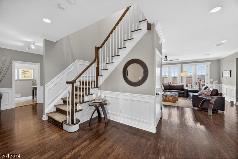 STONE HEDGE MANOR - Residential