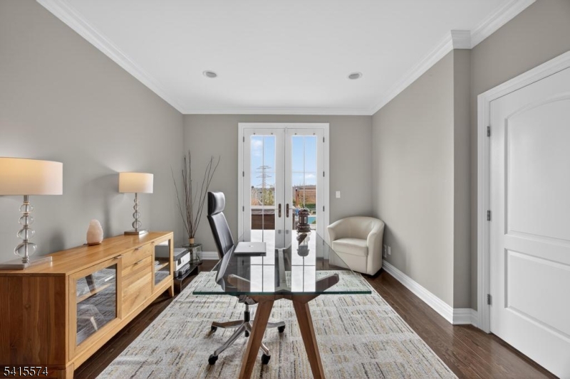 STONE HEDGE MANOR - Residential