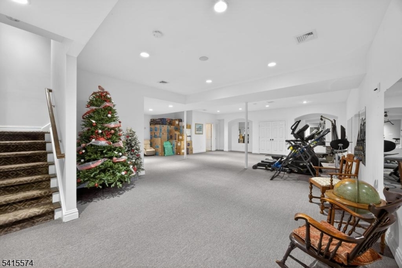 STONE HEDGE MANOR - Residential