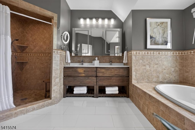 STONE HEDGE MANOR - Residential