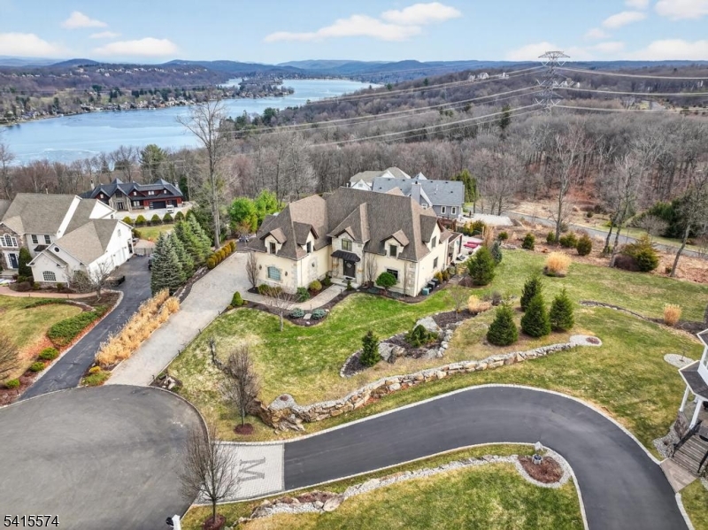 STONE HEDGE MANOR - Residential