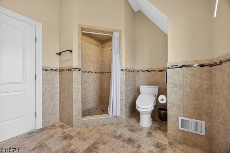 STONE HEDGE MANOR - Residential