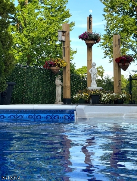 STONE HEDGE MANOR - Residential