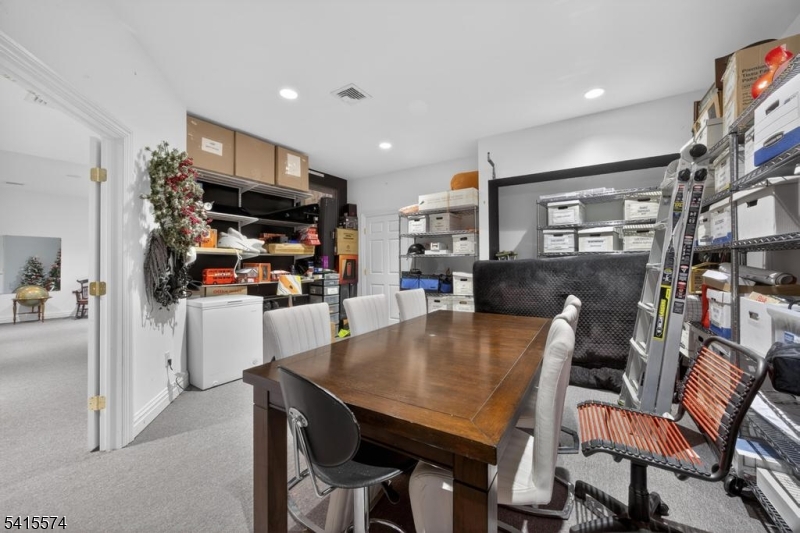 STONE HEDGE MANOR - Residential