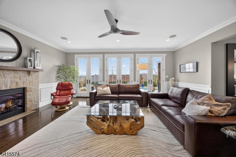 STONE HEDGE MANOR - Residential