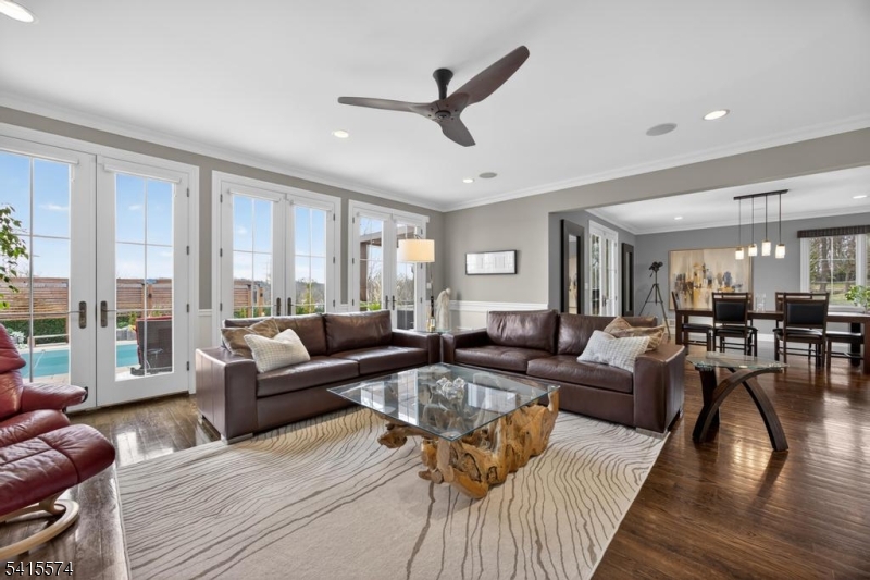 STONE HEDGE MANOR - Residential