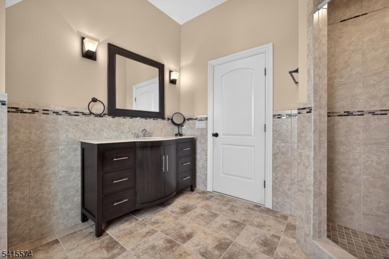 STONE HEDGE MANOR - Residential