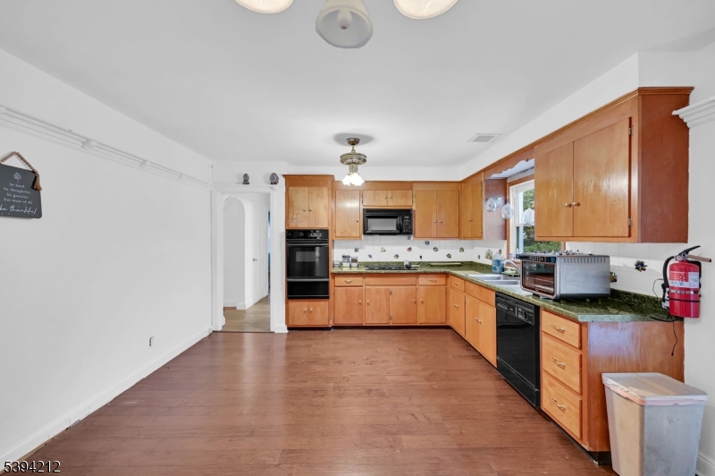 Union Twp., New Jersey 07083, United States, 4 Bedrooms Bedrooms, ,2 BathroomsBathrooms,Residential,Active,235899