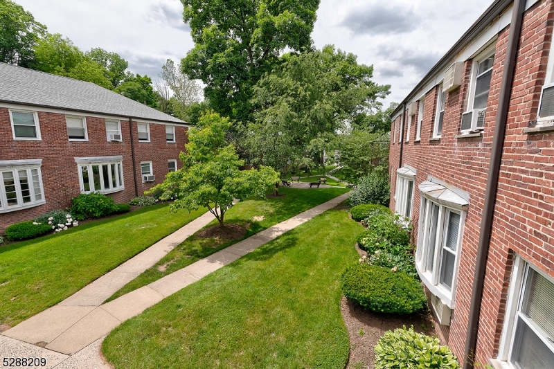 ARDLEIGH MEWS - Residential Lease