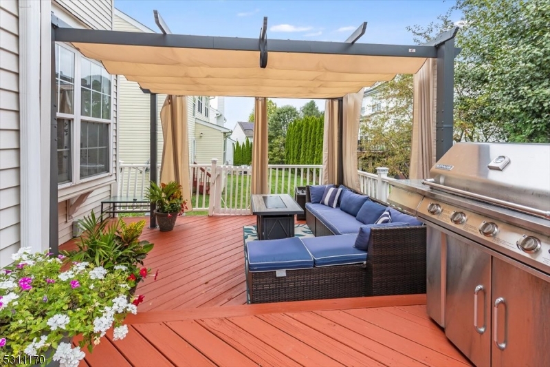 Greenwich Chase - Residential