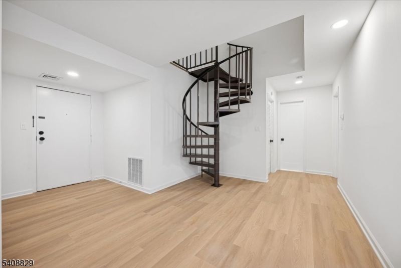 Roosevelt Commons - Bldg E - Residential Lease