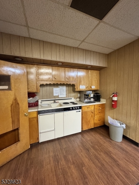 37 E Blackwell St