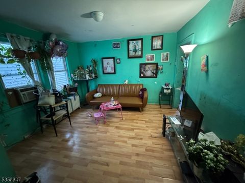 27 Joyce Kilmer Ave New Brunswick City NJ 08901