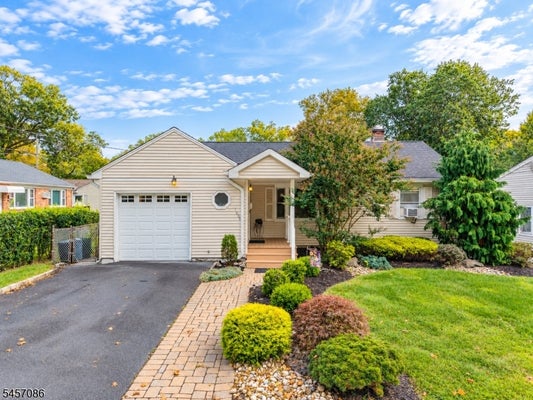 1090 MILTON BLVD, RAHWAY, NJ 07065 - Image b64df0f0c706b12e9de85d9f3bd3fb69/2143848096