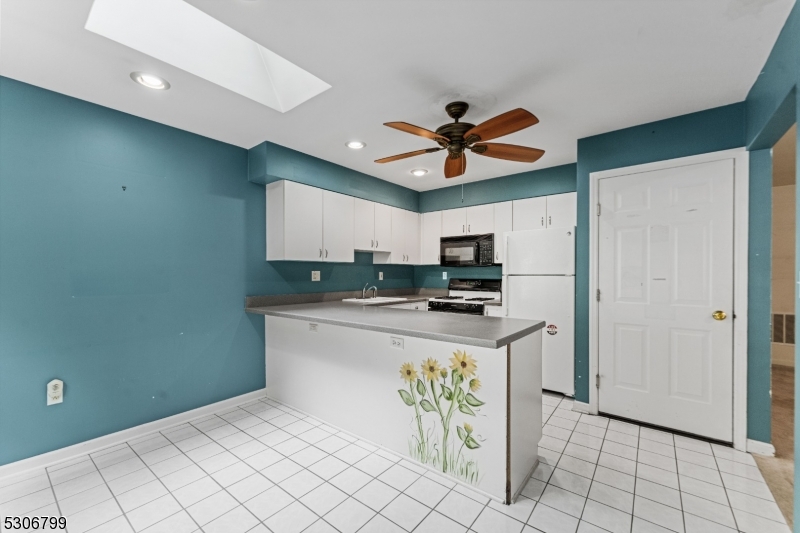 Photo 5 of 32 of 61 Rockcreek Ter townhome