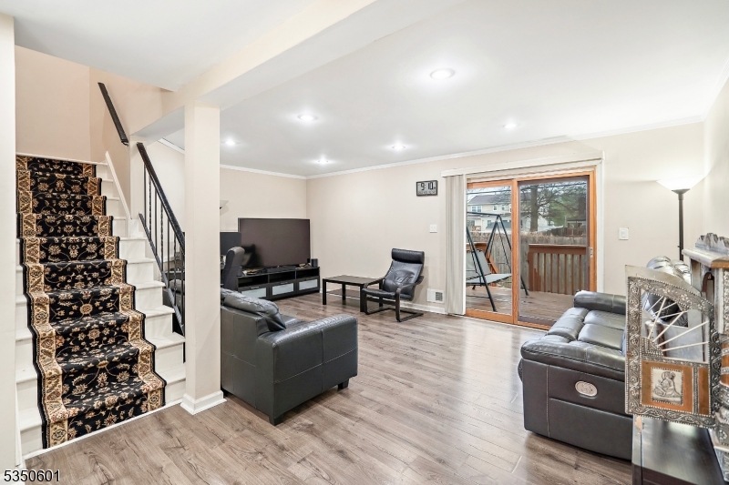 Edison Twp., New Jersey 08820, United States, 2 Bedrooms Bedrooms, ,3 BathroomsBathrooms,Residential,Pending,108156