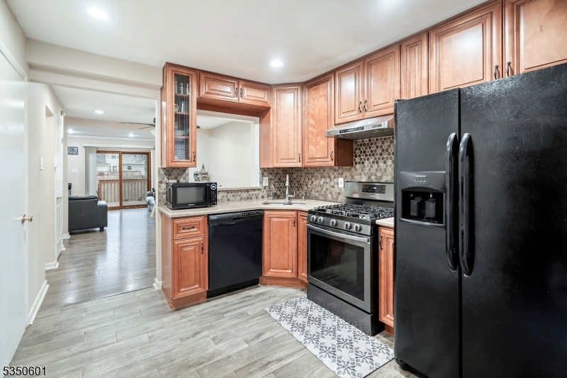 Edison Twp., New Jersey 08820, United States, 2 Bedrooms Bedrooms, ,3 BathroomsBathrooms,Residential,Pending,108156