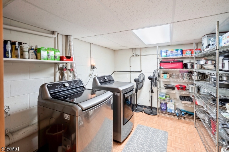 Edison Twp., New Jersey 08820, United States, 2 Bedrooms Bedrooms, ,3 BathroomsBathrooms,Residential,Pending,108156