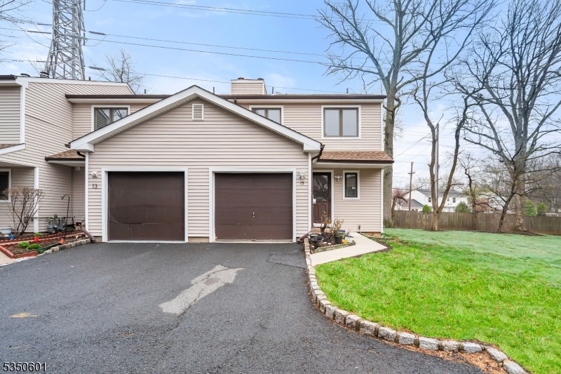 Edison Twp., New Jersey 08820, United States, 2 Bedrooms Bedrooms, ,3 BathroomsBathrooms,Residential,Pending,108156