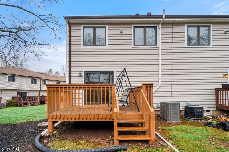 Edison Twp., New Jersey 08820, United States, 2 Bedrooms Bedrooms, ,3 BathroomsBathrooms,Residential,Pending,108156