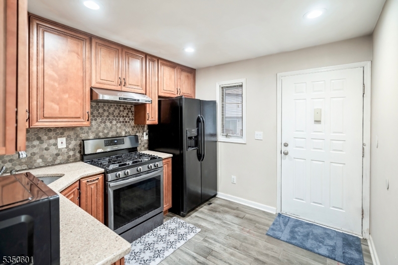 Edison Twp., New Jersey 08820, United States, 2 Bedrooms Bedrooms, ,3 BathroomsBathrooms,Residential,Pending,108156