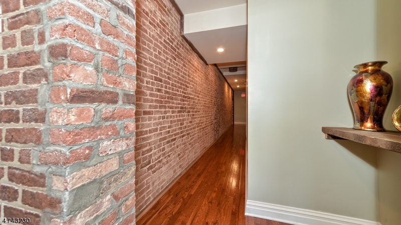 Somerville Boro, New Jersey 08876, United States, 2 Bedrooms Bedrooms, ,2 BathroomsBathrooms,Residential,Active,138210