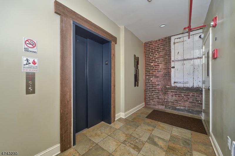 Somerville Boro, New Jersey 08876, United States, 2 Bedrooms Bedrooms, ,2 BathroomsBathrooms,Residential,Active,138210