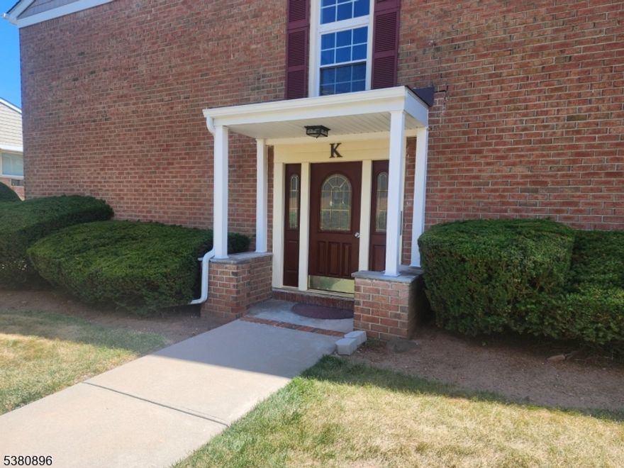 Great 2 Room studio condo in Williamsburg South. Unit features a kitchen and large BR with a Walkin closet; Heat and water are part of the monthly maintenance fee. NY bus stops nearby the complex. Each unit has a basement storage unit. Shared laundry in the basement as well; Seller indicates the complex is smoke free and 1 Pet is permitted per unit; Buyers must live there 2 yeas before renting to others