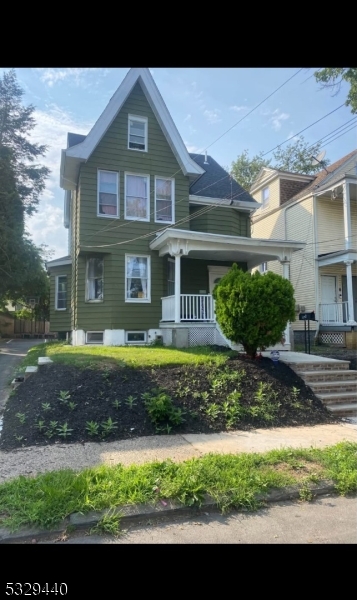 This beautiful single-family home that offers ample space and comfort. Featuring 6 bedrooms, 3 bathrooms, this property is perfect for those seeking extra room for work or hobbies.Close to schools, shopping and transportation.Don't miss out this fantastic rental opportunity-schedule your tour today