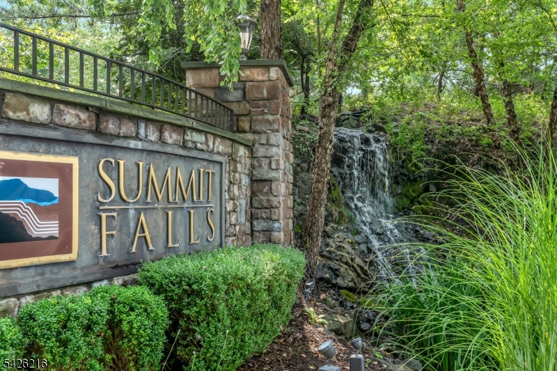 Summit Falls - Residential