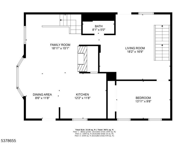 Main image without alt text