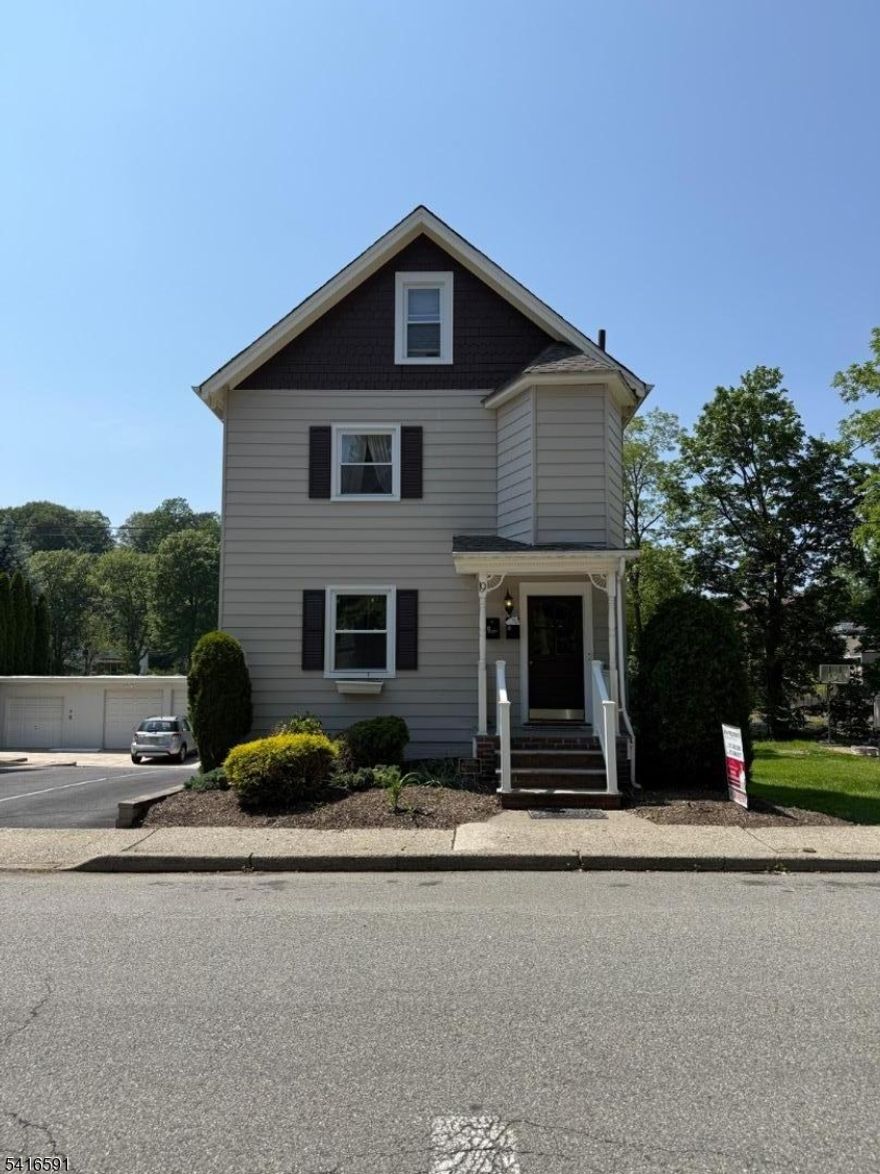 Updated 2 bedroom unit in the heart of Morristown with a large living room and updated eat in kitchen. Walking distance to Whole Foods, public transportation, bars, restaurants, and shopping. 2 off street parking spots plus use of yard and laundry located on site.