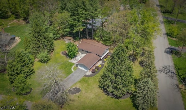 8 WOODLAND DR, LONG VALLEY, NJ 07853 - Image b8a8ff16c7eebc0dbbb8236576ca635a/3384194120