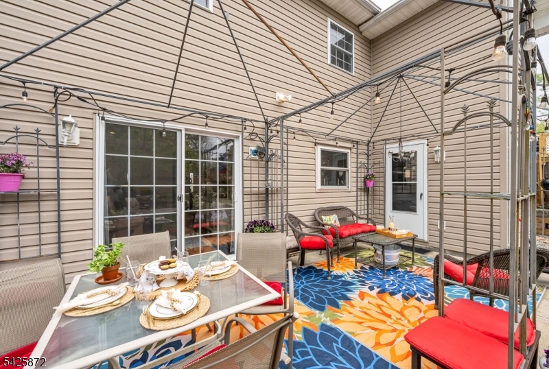 Cozy Lake - Residential