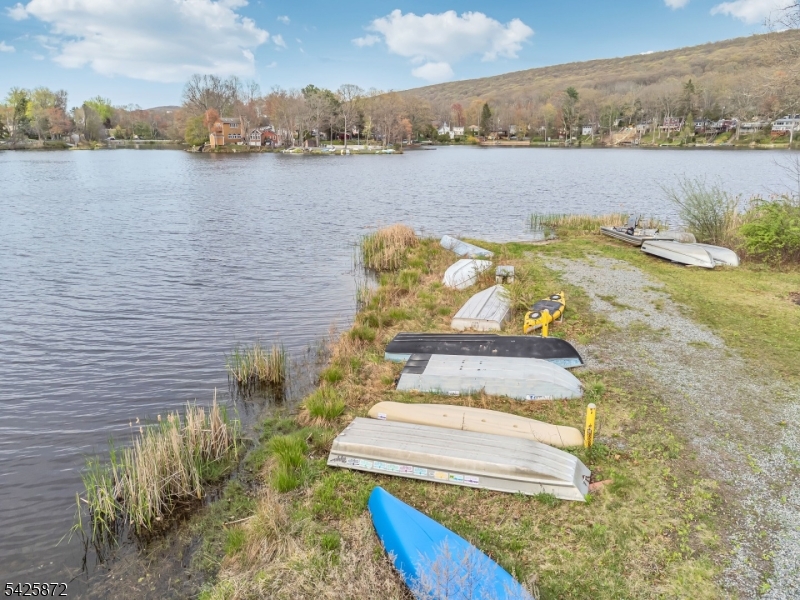 Cozy Lake - Residential