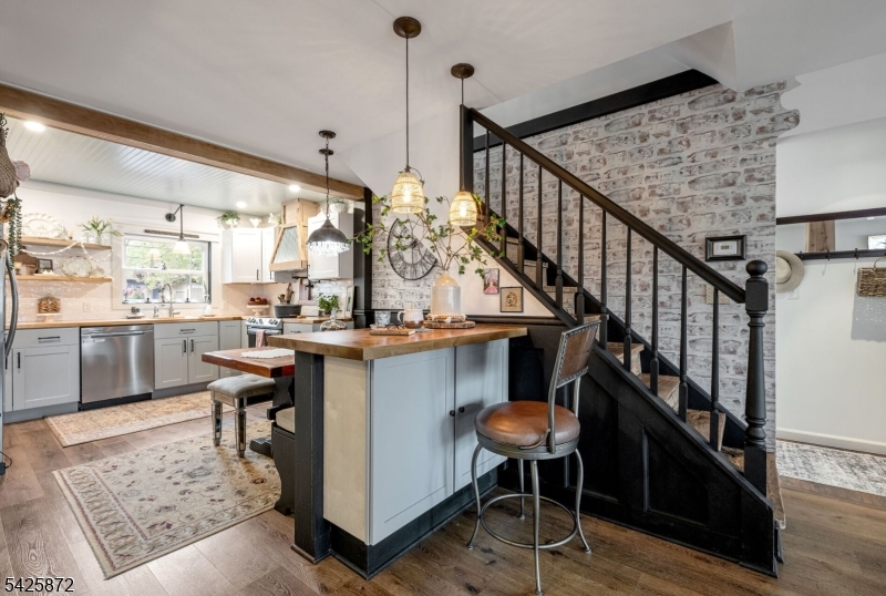 Cozy Lake - Residential