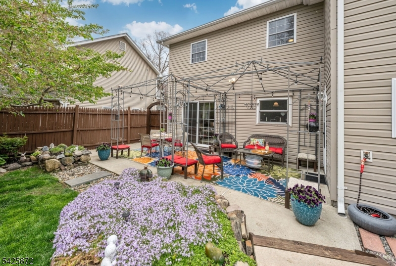 Cozy Lake - Residential