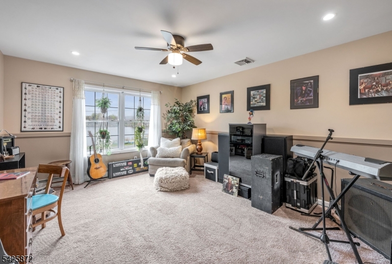 Cozy Lake - Residential