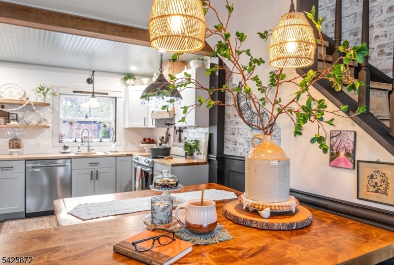 Cozy Lake - Residential