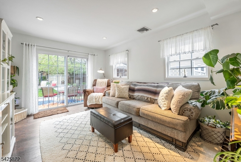 Cozy Lake - Residential