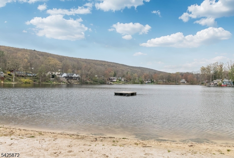 Cozy Lake - Residential