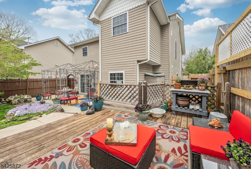 Cozy Lake - Residential