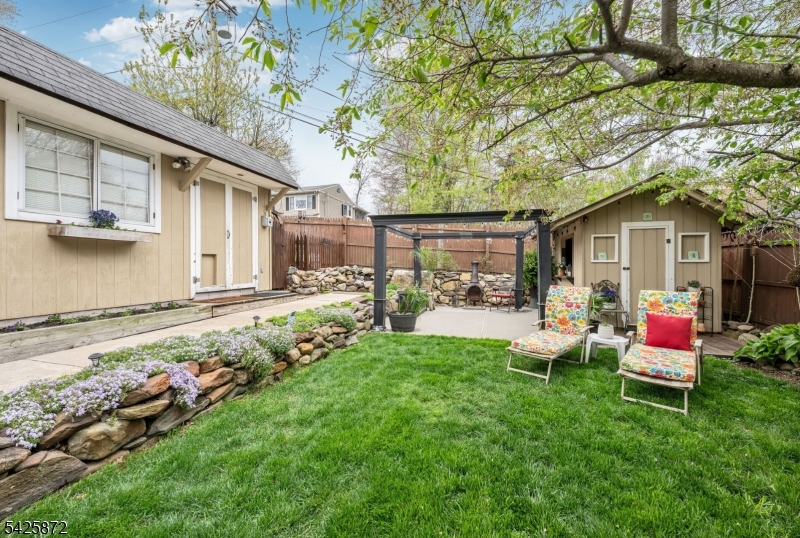 Cozy Lake - Residential