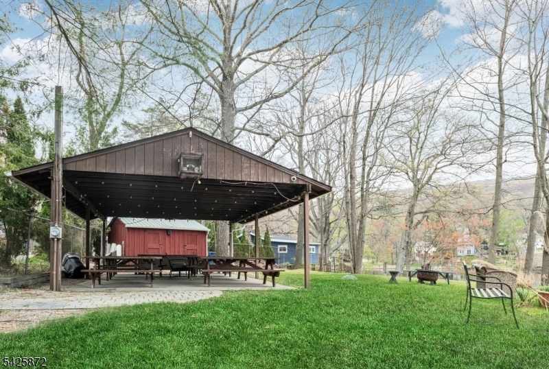 Cozy Lake - Residential