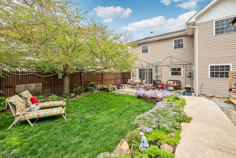 Cozy Lake - Residential