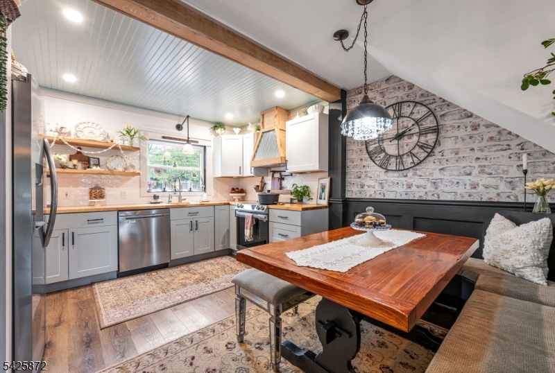 Cozy Lake - Residential