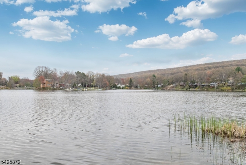 Cozy Lake - Residential
