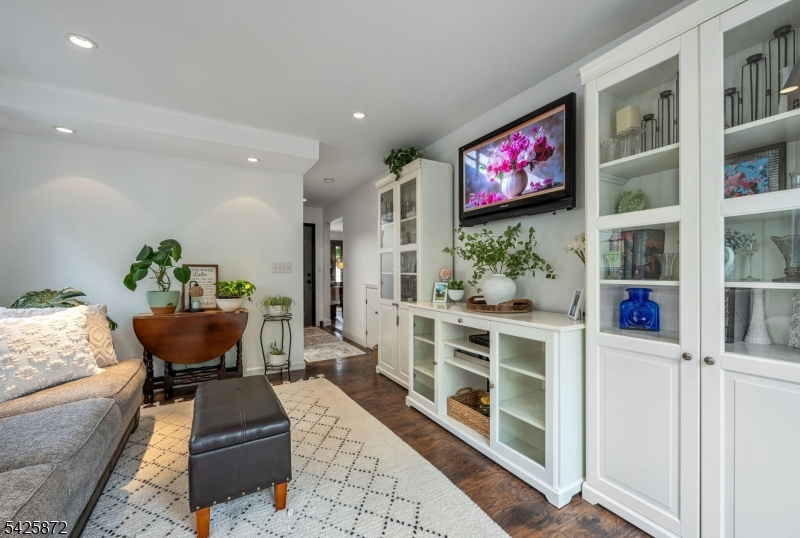 Cozy Lake - Residential