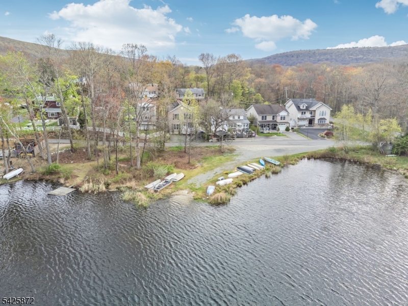 Cozy Lake - Residential
